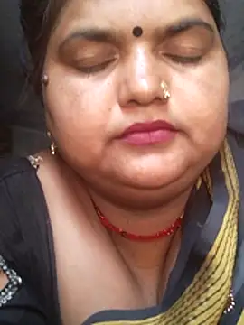 Snapshot of Desi_hot_bhabhi01 chatting on 05-19-26, 06:31 Desi hot bhabhi01 online show from 05-19-26, 06:31