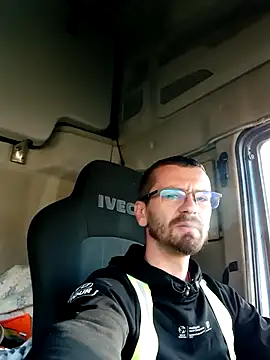 jozsi1995 online show from 04-17-26, 05:54