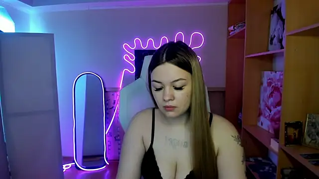 Snapshot of AmeliePeach chatting on 04-25-26, 04:48 AmeliePeach online show from 04-25-26, 04:48