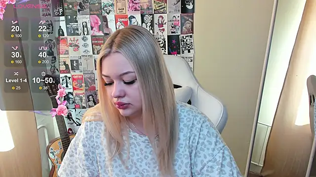 Snapshot of AmeliePeach chatting on 05-28-26, 01:36 AmeliePeach online show from 05-28-26, 01:36