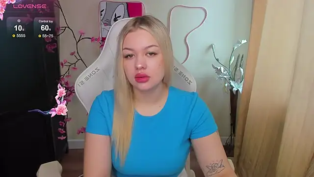 Snapshot of AmeliePeach chatting on 05-31-26, 02:20 AmeliePeach online show from 05-31-26, 02:20