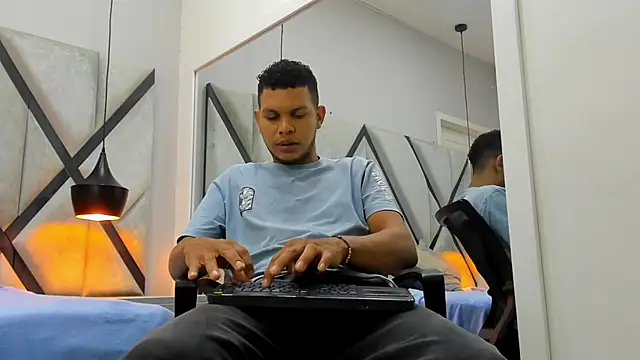 NohaBrooks online show from 04-07-26, 11:54