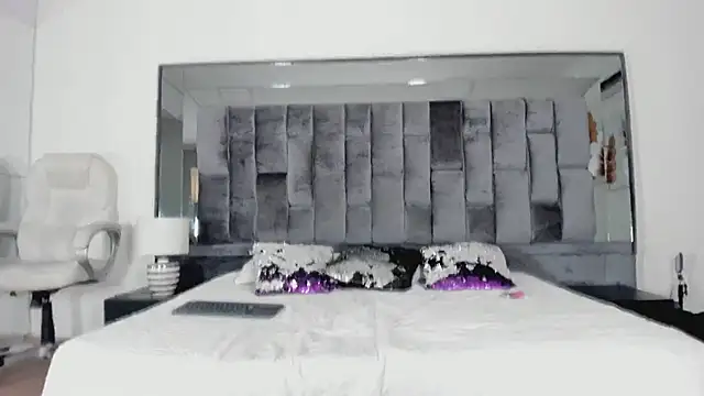 Ashly bloom  online show from 04-15-26, 03:13