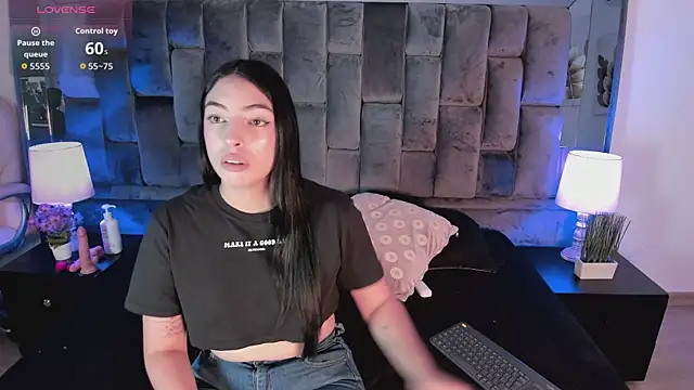 Ashly bloom  online show from 06-25-26, 02:55