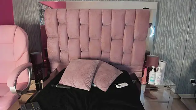 Ashly bloom  online show from 07-15-26, 11:26
