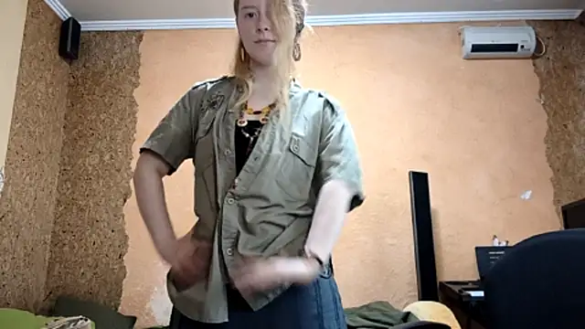 Snapshot of KateVibe_01 chatting on 04-21-26, 02:51 KateVibe 01 online show from 04-21-26, 02:51