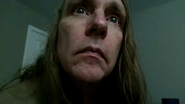 Snapshot of Magnus_Luv chatting on 05-27-26, 01:57 Magnus Luv online show from 05-27-26, 01:57