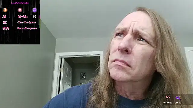 Snapshot of Magnus_Luv chatting on 05-28-26, 04:48 Magnus Luv online show from 05-28-26, 04:48