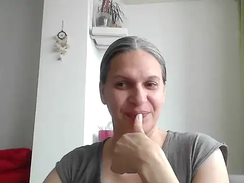 Snapshot of SweetLilTrouble chatting on 04-11-26, 10:30 SweetLilTrouble online show from 04-11-26, 10:30
