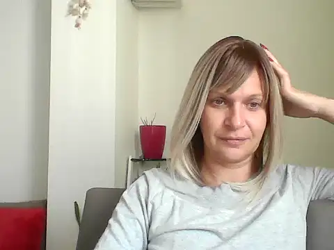 Snapshot of SweetLilTrouble chatting on 04-28-26, 11:26 SweetLilTrouble online show from 04-28-26, 11:26