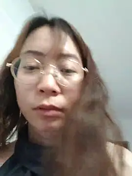 Snapshot of bingbing-521 chatting on 04-13-26, 12:32 bingbing-521 online show from 04-13-26, 12:32