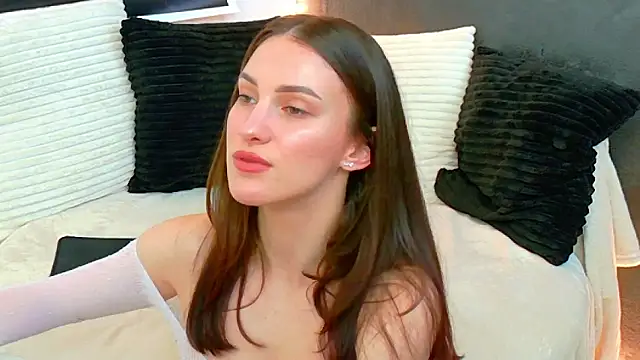 Snapshot of Amira_a chatting on 05-28-26, 04:21 Amira a online show from 05-28-26, 04:21
