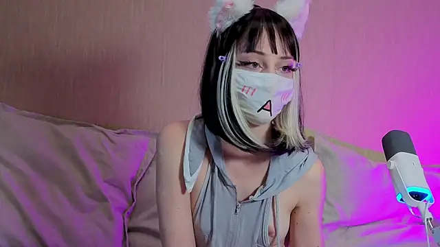 LunaNyanmi online show from 06-26-26, 01:04