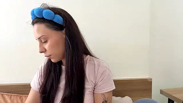 VinitaAskia online show from 04-23-26, 05:30