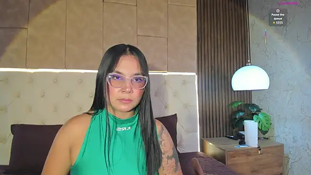 Amelia Rossetti online show from 06-20-26, 10:51