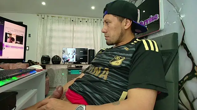 Snapshot of doko_Roxy chatting on 04-15-26, 06:26 doko Roxy online show from 04-15-26, 06:26