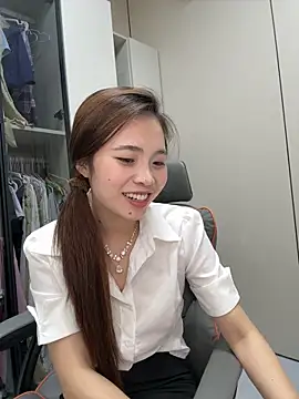 Snapshot of Mimiluv1234 chatting on 05-27-26, 05:10 Mimiluv1234 online show from 05-27-26, 05:10