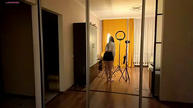 peachlunee online show from 04-11-26, 03:22