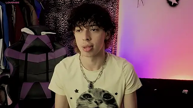 Otter Moon online show from 07-04-26, 03:45