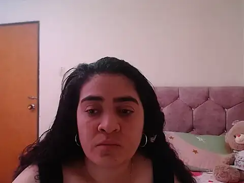 Snapshot of Mabbe07 chatting on 04-13-26, 01:33 Mabbe07 online show from 04-13-26, 01:33