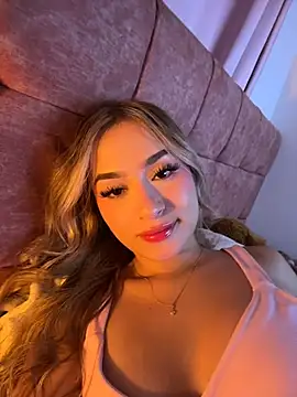 Snapshot of AmyRusso chatting on 07-22-26, 04:15 AmyRusso online show from 07-22-26, 04:15