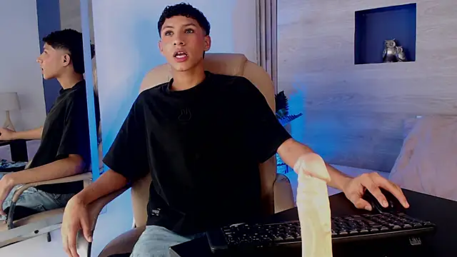 Velvet An online show from 04-30-26, 04:08