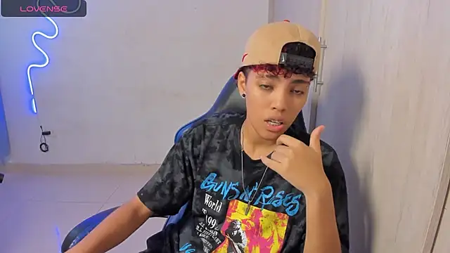 axel luxxx online show from 04-15-26, 07:58