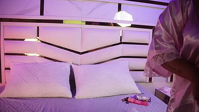 Snapshot of adhara_sm chatting on 04-08-26, 05:18 adhara sm online show from 04-08-26, 05:18