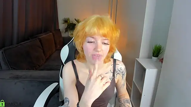 Snapshot of Star_Bee chatting on 04-08-26, 10:48 Star Bee online show from 04-08-26, 10:48