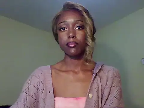 Snapshot of HotSkinnyLady chatting on 07-19-26, 12:14 HotSkinnyLady online show from 07-19-26, 12:14