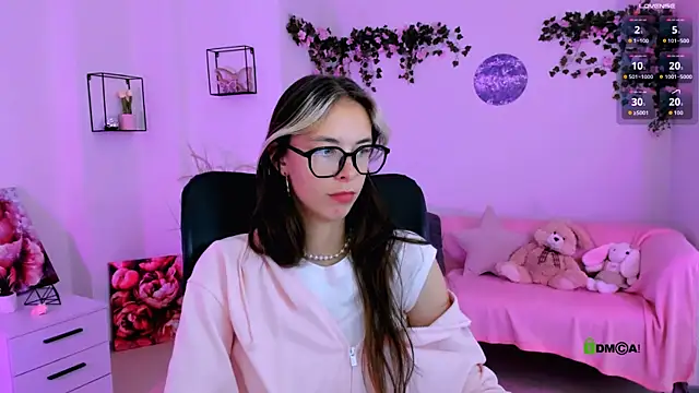 mia mooon  online show from 07-20-26, 10:39