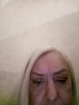 Julia20X online show from 04-20-26, 03:26