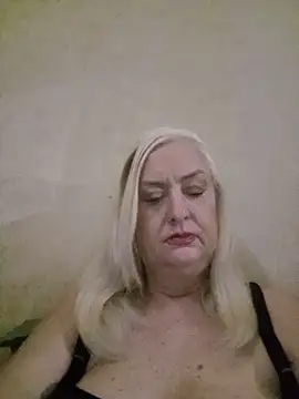 Julia20X online show from 06-10-26, 11:42
