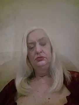 Julia20X online show from 06-17-26, 02:18