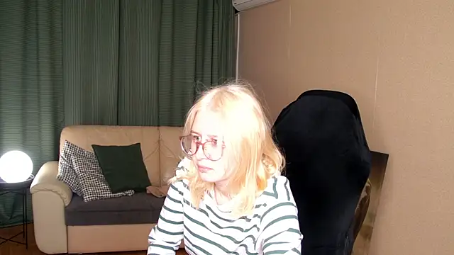 Lily Spark  online show from 05-29-26, 01:36