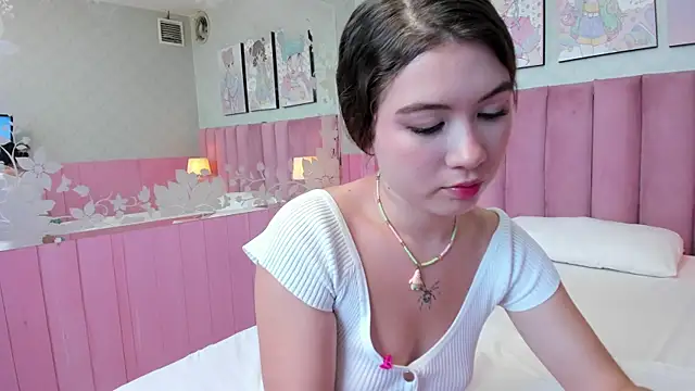 Hellencute18  online show from 04-20-26, 07:04