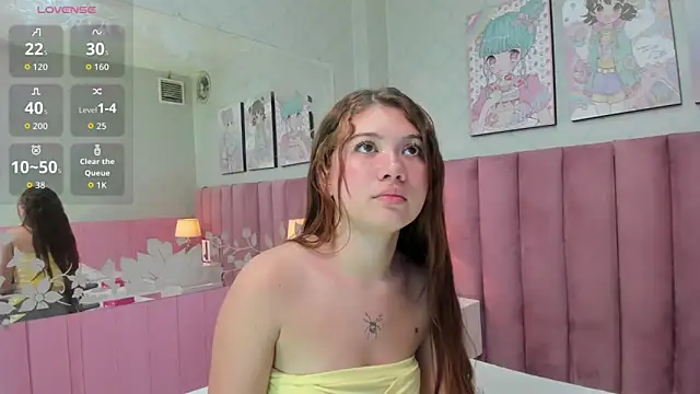 Hellencute18  online show from 06-17-26, 11:34