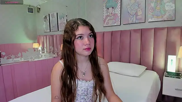 Hellencute18  online show from 07-16-26, 11:05
