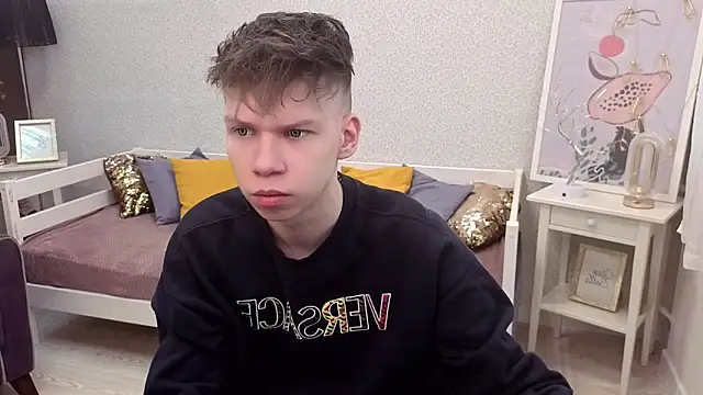 Snapshot of EliotMars chatting on 04-13-26, 11:05 EliotMars online show from 04-13-26, 11:05