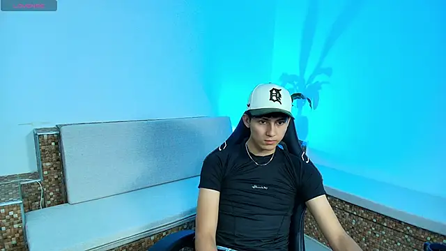 Snapshot of Valentino_Rey chatting on 04-13-26, 11:59 Valentino Rey online show from 04-13-26, 11:59