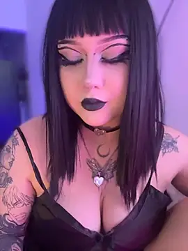 Snapshot of LilithVamp chatting on 04-30-26, 01:01 LilithVamp online show from 04-30-26, 01:01