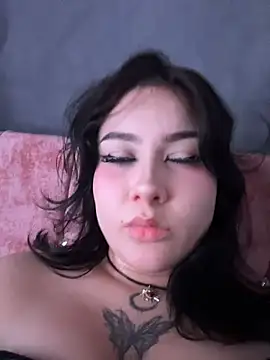 Snapshot of LilithVamp chatting on 07-09-26, 12:37 LilithVamp online show from 07-09-26, 12:37