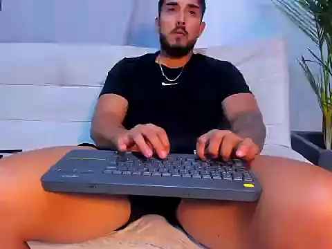 alangreek1 online show from 07-07-26, 02:47