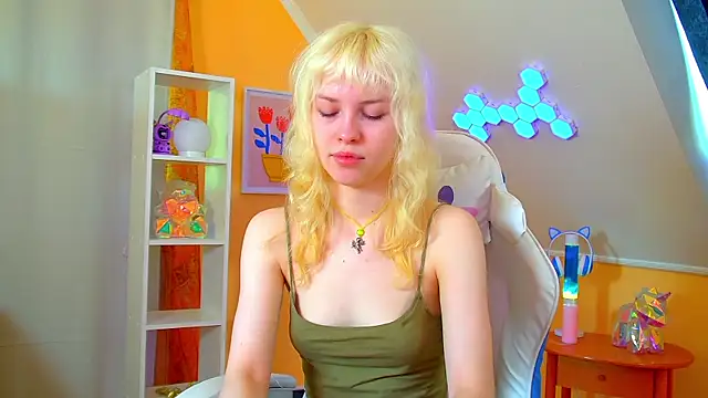 HannahHollis online show from 06-03-26, 06:16