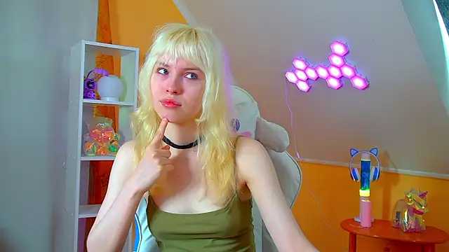 HannahHollis online show from 06-05-26, 06:09