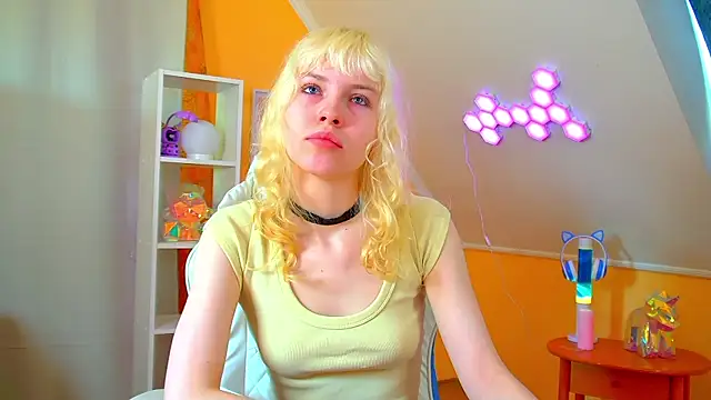 HannahHollis online show from 06-07-26, 06:06