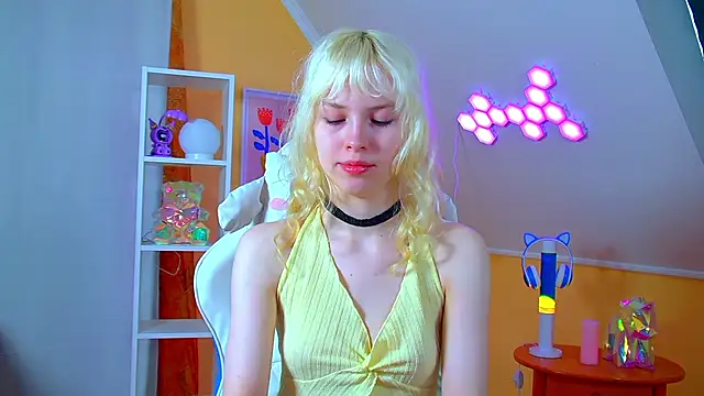 HannahHollis online show from 06-14-26, 06:15