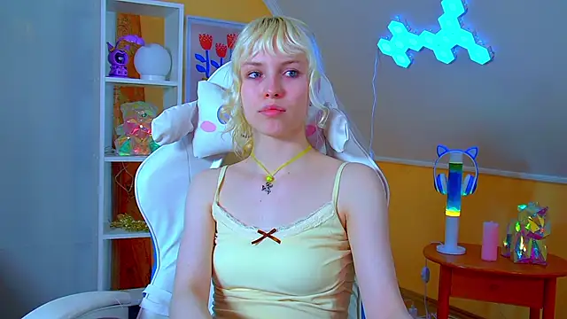 HannahHollis online show from 06-17-26, 06:20