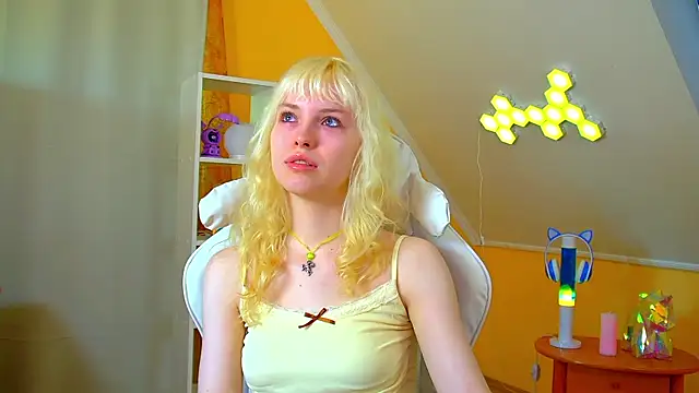HannahHollis online show from 06-25-26, 06:18