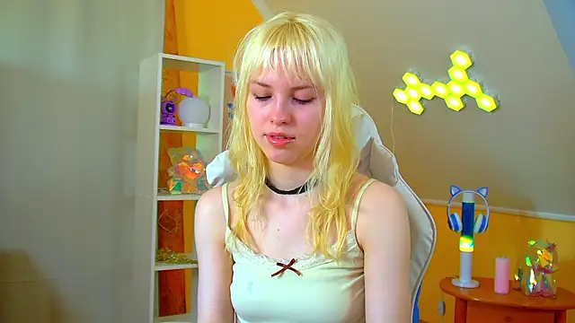 HannahHollis online show from 06-28-26, 06:19